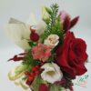 Aranjament floral decor sticla Uca50R - trandafir, lisianthus, skimia, hypericum