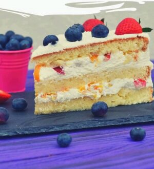 Tort cu mascarpone si fructe proaspete | Florarie în Tulcea - Uca Flowers